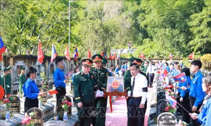 Đại tướng Nguyễn Trọng Nghĩa dự truy điệu, an táng hài cốt liệt sĩ Việt Nam hy sinh tại Lào