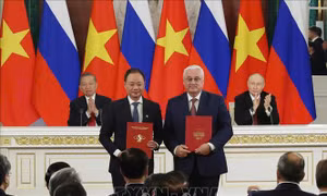 Tổng Bí thư, Chủ tịch nước Tô Lâm và Tổng thống Nga Vladimir Putin chứng kiến Lễ trao các văn kiện hợp tác giữa hai nước