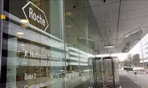 Khoản đầu tư 50 tỷ USD của Roche gặp trở ngại do sắc lệnh về giá thuốc