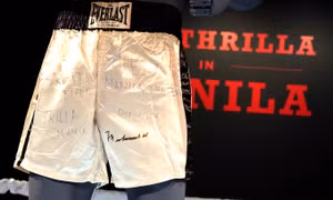 Bán đấu giá trang phục thi đấu của võ sĩ huyền thoại Muhammad Ali