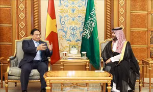 Thủ tướng Phạm Minh Chính gặp Hoàng Thái tử kiêm Thủ tướng Vương quốc Saudi Arabia