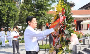Dâng hương nhân kỷ niệm 113 năm Ngày sinh Tổng Bí thư Nguyễn Văn Cừ
