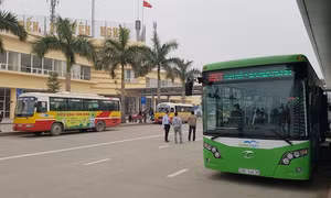 Thí điểm hành khách bus nhanh BRT sử dụng xe máy điện miễn phí để chuyển tiếp