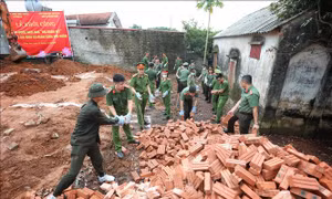 Công an tỉnh Bắc Giang thực hiện tốt phong trào xóa nhà tạm, nhà dột hỗ trợ người có công