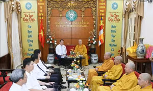 Trưởng Ban Tuyên giáo và Dân vận Trung ương thăm, chúc mừng các tổ chức tôn giáo