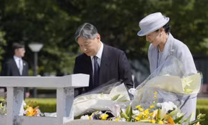 Nhà vua và Hoàng hậu Nhật Bản tưởng nhớ các nạn nhân trong vụ ném bom nguyên tử xuống Hiroshima