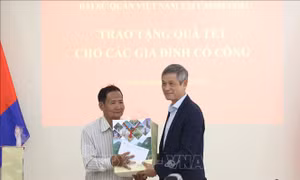 Tri ân các gia đình có công với cách mạng tại Campuchia