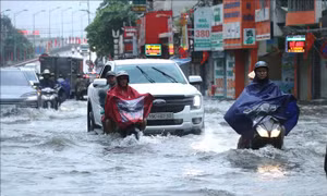 Mưa lớn gây ngập cục bộ nhiều tuyến phố nội thành Hải Phòng