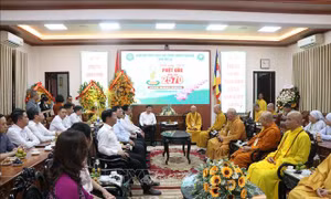 Phó Thủ tướng Nguyễn Văn Thắng chúc mừng Đại lễ Phật đản tại Huế
