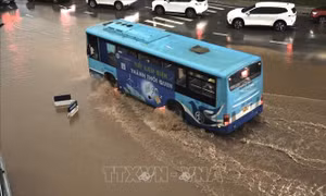 Hà Nội xử lý, khắc phục các điểm ngập sau trận mưa lớn