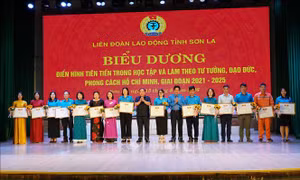 Học và làm theo Bác: Nhân rộng điển hình tiên tiến trong lao động, sản xuất và công tác
