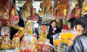 Sôi động thị trường đồ lễ cúng Táo quân, giá cả ổn định