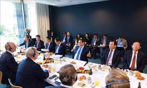 Thủ tướng Phạm Minh Chính ăn sáng làm việc với lãnh đạo tập đoàn kinh tế lớn của Thuỵ Điển