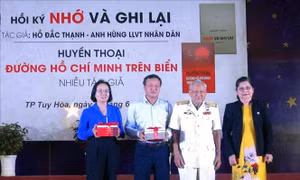 Ra mắt các tập sách về đường Hồ Chí Minh trên biển