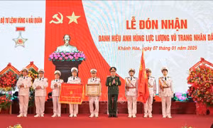 Vùng 4 Hải quân đón nhận danh hiệu Anh hùng Lực lượng vũ trang nhân dân thời kỳ đổi mới