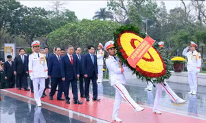 Lãnh đạo Đảng, Nhà nước đặt vòng hoa tưởng niệm các Anh hùng liệt sĩ