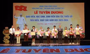Khích lệ phong trào học tập trong vùng đồng bào dân tộc thiểu số