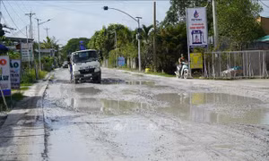 Dự án sửa chữa Quốc lộ 30 thi công dở dang, đường xuống cấp nghiêm trọng