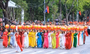 Phụ nữ Việt Nam: Từ truyền thống anh hùng đến khát vọng cống hiến