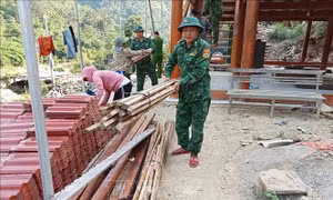 Kịp thời di dời người dân huyện Kỳ Sơn (Nghệ An) ra khỏi vùng nguy cơ sạt lở đất