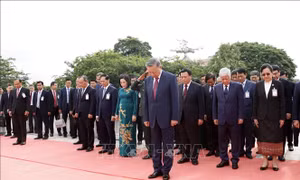 Chủ tịch nước Tô Lâm đặt vòng hoa tại Đài tưởng niệm các liệt sĩ vô danh