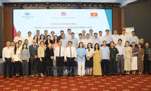 Phát triển nguồn nhân lực, nâng cao năng lực khu vực công