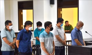 7 bị cáo, nguyên là cán bộ ngân hàng lĩnh án tù