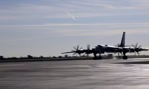 Hai máy bay ném bom chiến lược Tu-95MS Nga tuần tra trên Biển Barents và Biển Na Uy