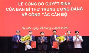 Trao quyết định bổ nhiệm lại 2 Phó Giám đốc Học viện Chính trị quốc gia Hồ Chí Minh