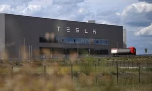 Cảnh sát Đức điều tra vụ đốt phá liên quan đến nhà máy của Tesla