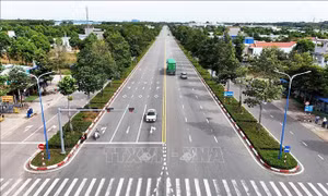 Tái thiết không gian phát triển Đông Nam Bộ từ trục giao thông chiến lược