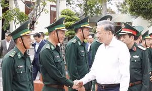 Tổng Bí thư Tô Lâm thăm, chúc Tết cán bộ, chiến sĩ đồn biên phòng EA H’Leo