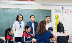 Hà Nội: Kiểm tra đột xuất việc thí điểm tổ chức bữa ăn bán trú