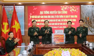 Động viên, tổ chức cho quân và dân vui Xuân, đón Tết 