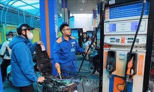 Bộ Công Thương thông báo giảm loạt thuế xăng dầu từ 0 giờ ngày 16/4