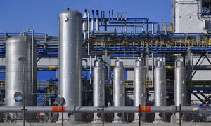 Trung Quốc giảm nhập LNG 8 tháng liên tiếp: Tác động ra sao với châu Á và Mỹ?