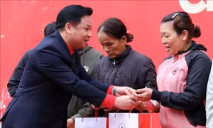 Vun đắp tình người trong mùa xuân