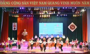 Thắm tình hữu nghị đặc biệt Việt Nam - Lào