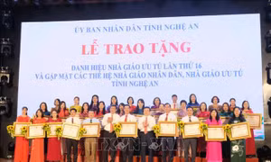 Nghệ An: Trao tặng 64 danh hiệu Nhà giáo Ưu tú