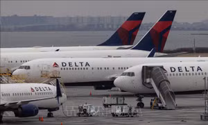 Nổ lốp máy bay của hãng Delta Air Lines, ít nhất 2 người tử vong