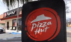 Yum Brands bán chuỗi Pizza Hut với giá gần 3 tỷ USD