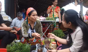 Sắc màu văn hóa độc đáo tại chợ phiên Mường Chon