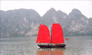 Chấp thuận đưa thuyền ba vách truyền thống vào phục vụ du lịch trên vịnh Hạ Long