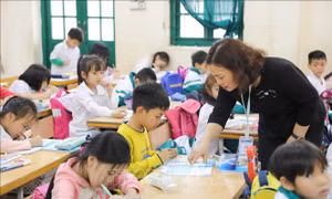 Để trẻ lớn lên với tuổi thơ không áp lực về kiến thức, thành tích, điểm số