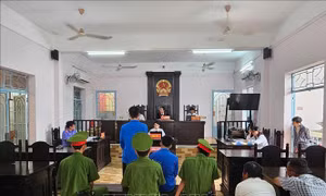 Bản án nghiêm khắc cho hai đối tượng rủ nhau bán ma túy