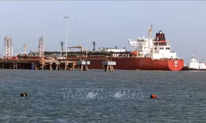 Tàu chở dầu chi 2 triệu USD để được đi qua eo biển Hormuz