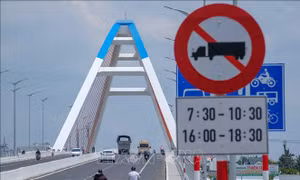 Tổng rà soát, giải quyết bất cập về hệ thống biển báo, đèn tín hiệu giao thông