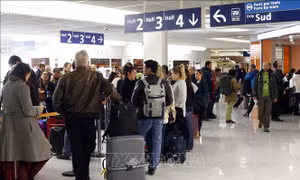 Pháp: Hủy hàng trăm chuyến bay tại sân bay Paris-Orly do sự cố kiểm soát không lưu