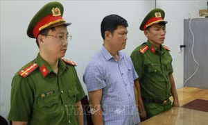 Khởi tố, bắt tạm giam cựu Chánh văn phòng HĐND, UBND huyện Bù Đăng
