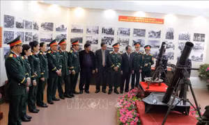 Khai mạc triển lãm 'Bộ đội Cụ Hồ' và 'Rực rỡ màu hoa Đà Lạt'